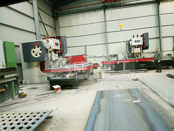 160噸深喉沖床自動化生產車間