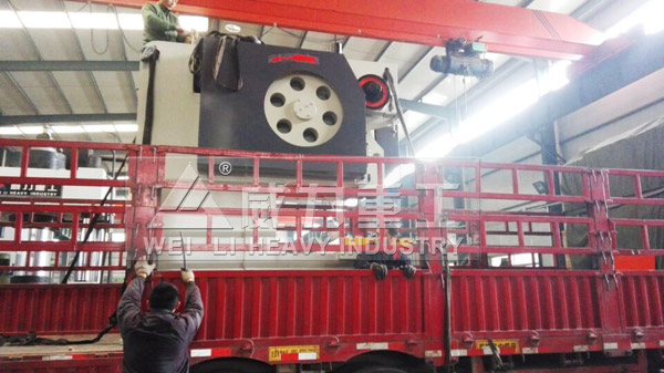 160噸深喉沖床檢驗合格裝車發貨